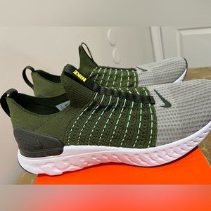 *BRAND NEW NEVER WORN* NIKE REACT PHANTOM FLYNIT